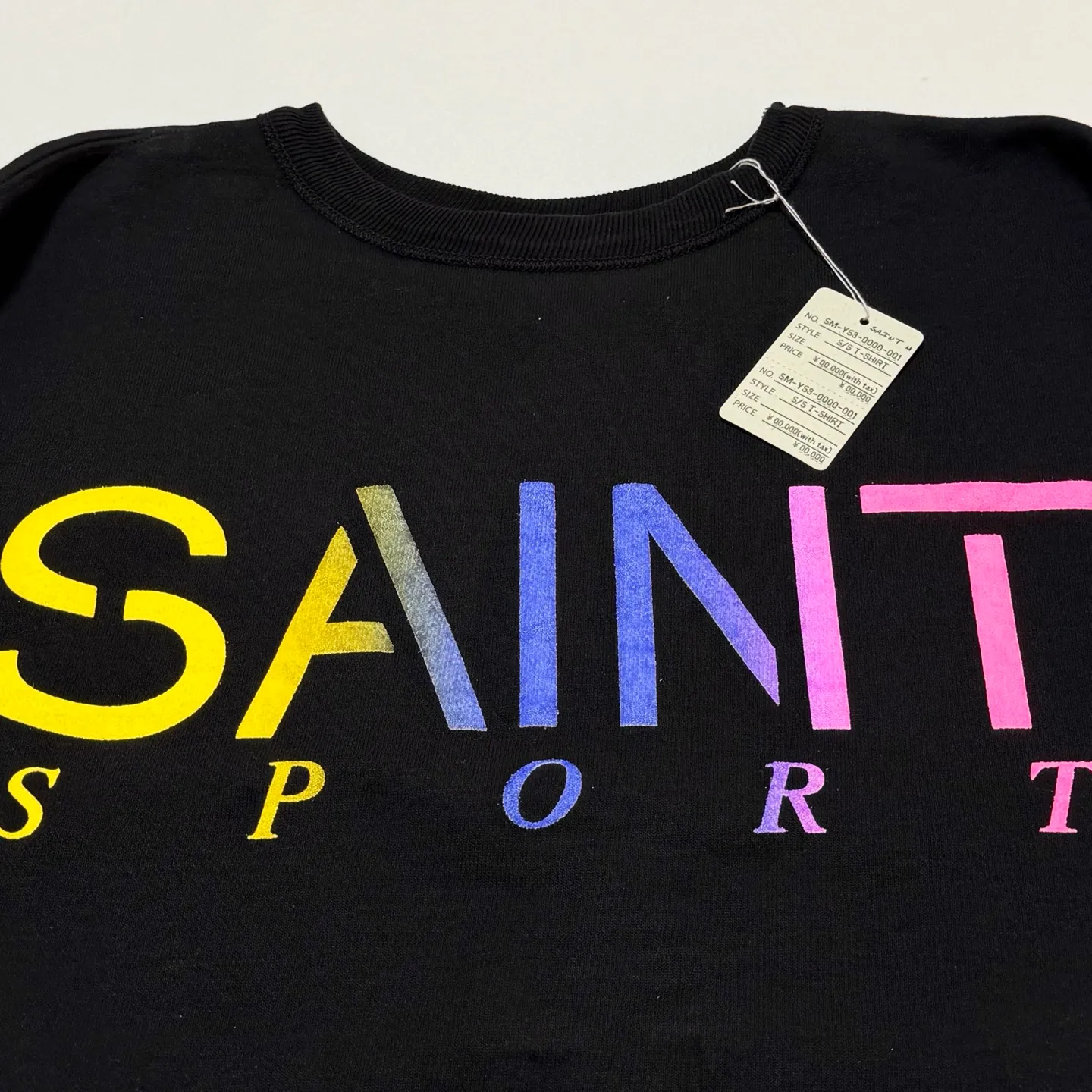 SAINT Mxxxxxx CRW NECK SWET/SAINT SPORT/BLK Colorful Gradient SAINT Round Neck Sweatshirt Black S-XL Original 420g David's Cloth Light Fleece Genuine Plate Main Mark Washing Mark and Other Accessories Complete and Correct Correct Level of Printing Technology Natural Gradient Transition Original Loose Fit Comfortable and Easy to Wear